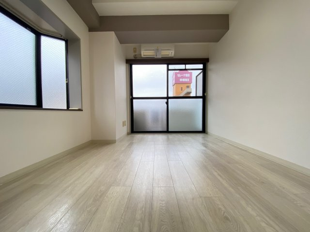 アルファビルの居間・リビング