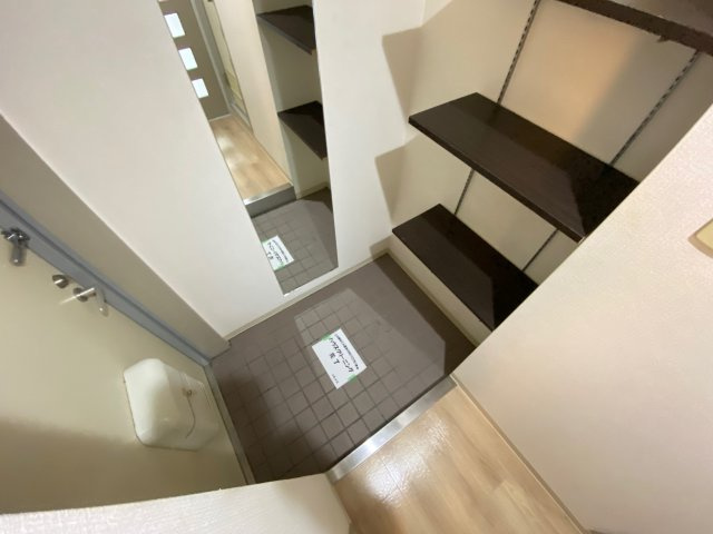 アルファビルの玄関