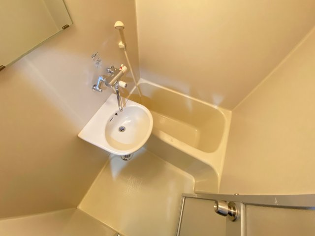 アルファビルの浴室