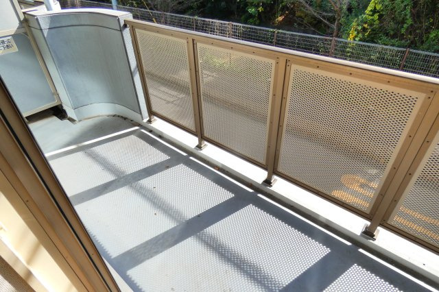 【バルコニー】 | 洗濯物もたくさん干せるバルコニーです。