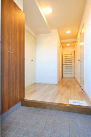 【玄関】 | 大きなシューズボックス付きの玄関です。