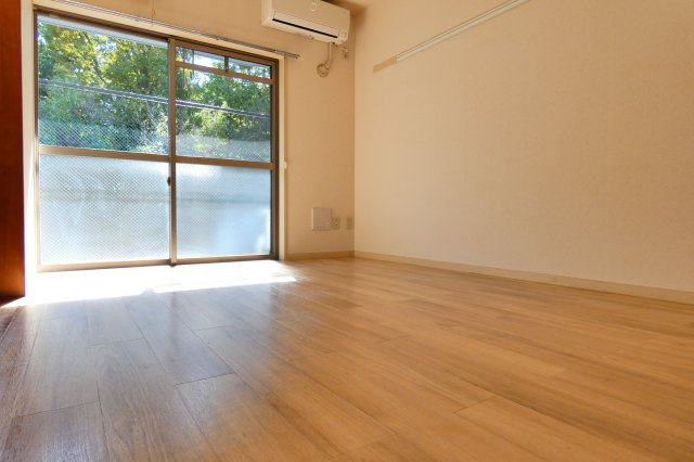 【居間・リビング】 | 6.0帖の洋室になります。