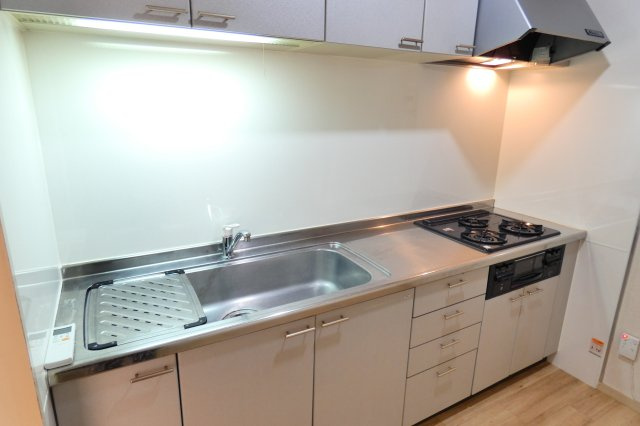 【キッチン】 | ガスコンロ3口完備（グリル付き）