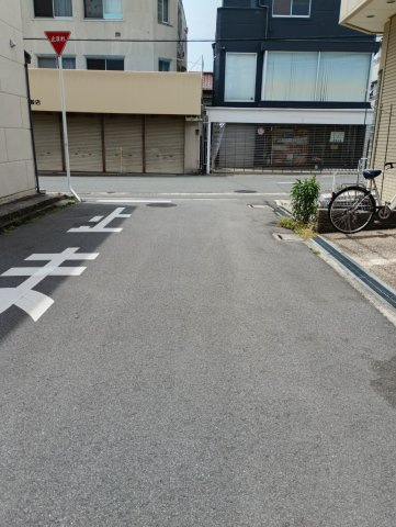 中古戸建　四條畷市中野新町（平成4年築）の前面道路含む現地写真