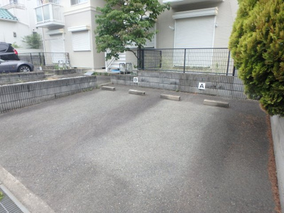 【駐車場】 | カーザ甲東園 | 駐車場があるので、車を買う予定の方も安心です
