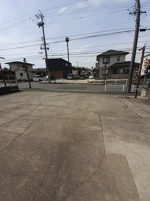 高須町倉庫の駐車場