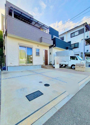 【駐車場】 | 豊中市小曽根１丁目中古戸建 | こちらの物件近くの教育施設や、スーパー・公園など、物件周辺の住環境を併せてご案内させて頂きます。ぜひ、現地での暮らしをイメージなさって下さい！