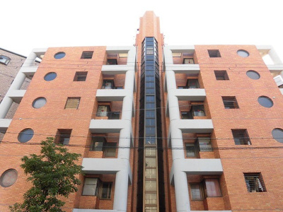 【外観】 | プランドール上新庄 | 変わったオシャレな形の建物です。