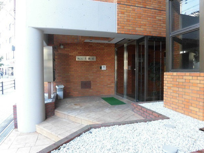 【エントランス】 | プランドール上新庄 | オートロックのあるエントランスです。