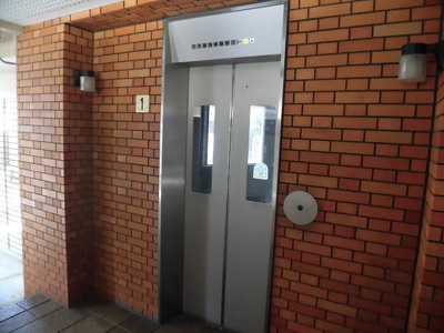 【その他共用部分】 | プランドール上新庄 | エレベーター付きの物件です。