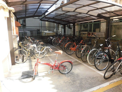 【駐車場】 | プランドール上新庄 | 屋根付きの駐輪場あります。