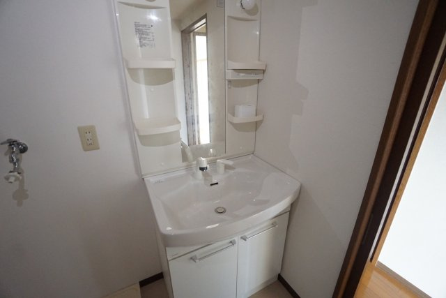 ロイヤルハイツコニーズIIの洗面所