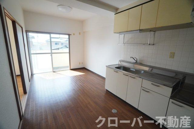 ロイヤルハイツコニーズⅠの居間・リビング