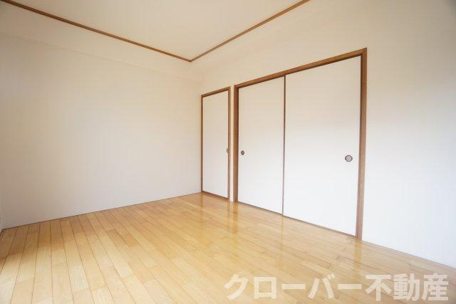 ロイヤルハイツコニーズⅠの居間・リビング