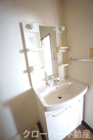 ロイヤルハイツコニーズⅠの洗面所