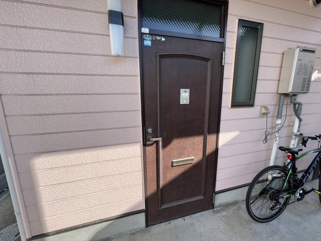 ニューエステート西本町のエントランス