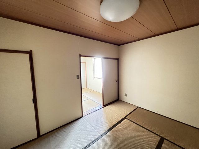 ニューエステート西本町の居間・リビング