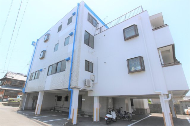 プレゼンス浜の宮の駐車場