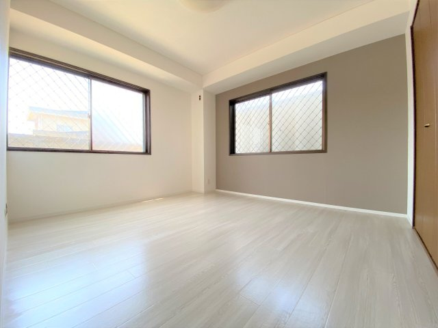 プレゼンス浜の宮の洋室