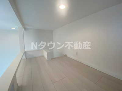 【寝室】 | GiftⅠ(ギフトワン) 　旧物件名:EMブランドール | 広くて明るい寝室