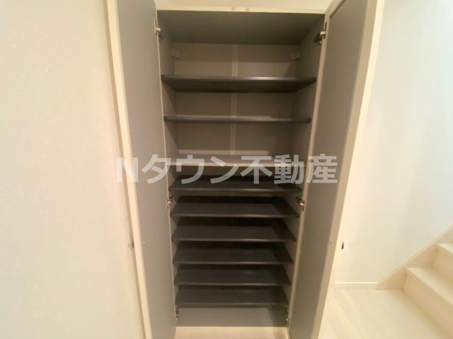 【収納】 | GiftⅠ(ギフトワン) 　旧物件名:EMブランドール | ちょっとした収納スペースも充実しています