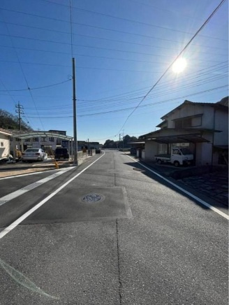 【前面道路含む現地写真】