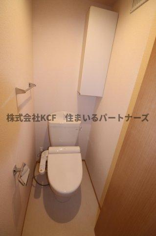 ウィン・レーベンⅡのトイレ|落ち着いた色調のトイレです