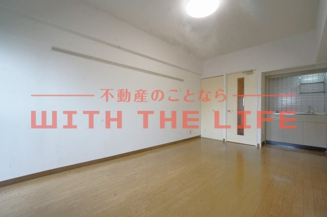 サンセーヌ中央町【キャッシュバック対象物件】の居間・リビング|ゆったり過ごせる居間です