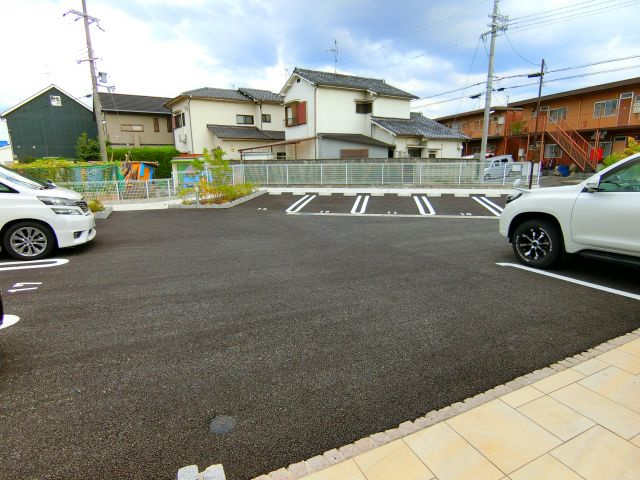 エミネンスさやかの駐車場