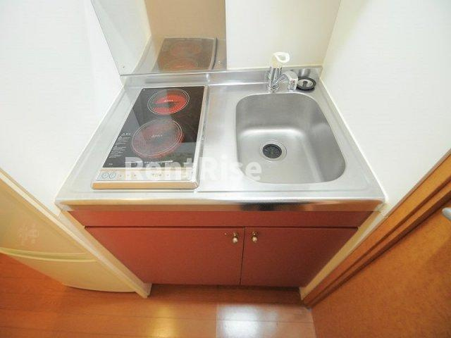 レオパレスヒルスヴィレッジのキッチン|安心安全の電気コンロ　2口