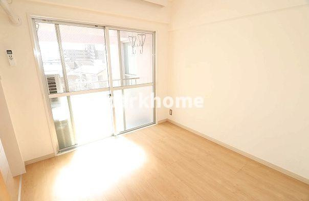 ヴィラ五番街の洋室|明るい洋室です