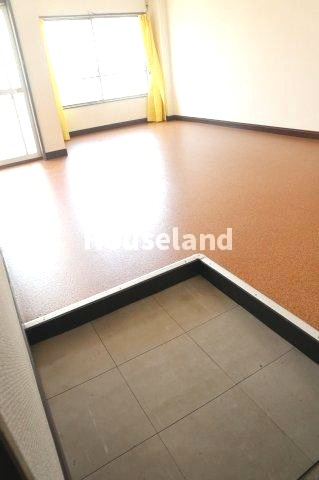 魚国ビルの玄関