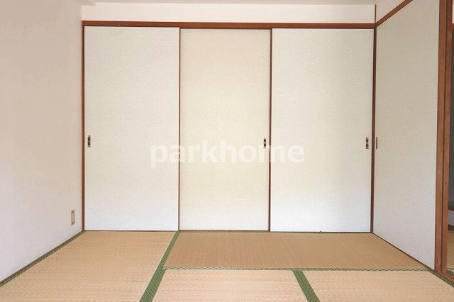 第13つくもコーポの和室|フローリングだけでなく、和室もあります
※間取り反転の場合あり、内装が若干異なる場合がございます