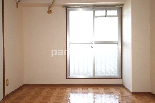 第13つくもコーポの洋室|広々とした洋室です
※間取り反転の場合あり、内装が若干異なる場合がございます