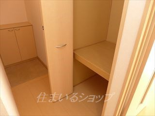 広島市安佐北区落合２丁目のアパートの玄関|玄関収納・シューズボックスあり