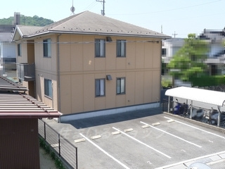 広島市安佐北区落合２丁目のアパートの駐車場