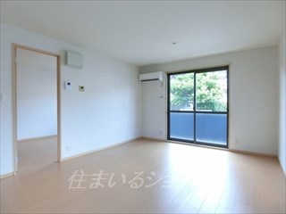 広島市安佐北区落合２丁目のアパートの居間・リビング|ゆったり１１．５帖のＬＤＫ