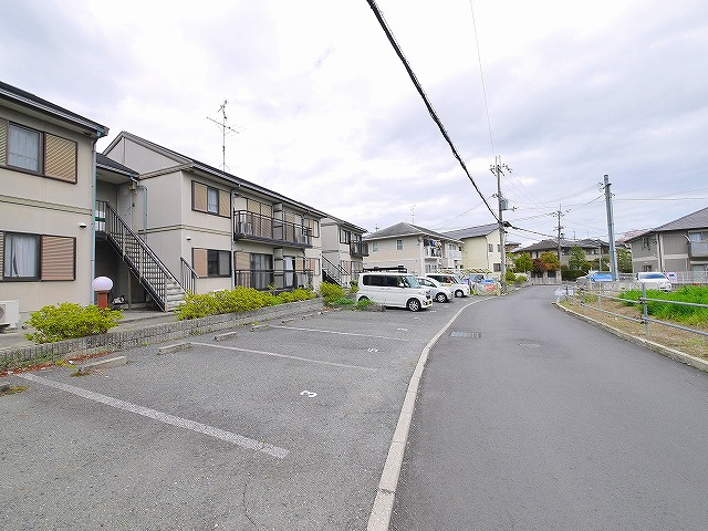 サンモール竜王の駐車場