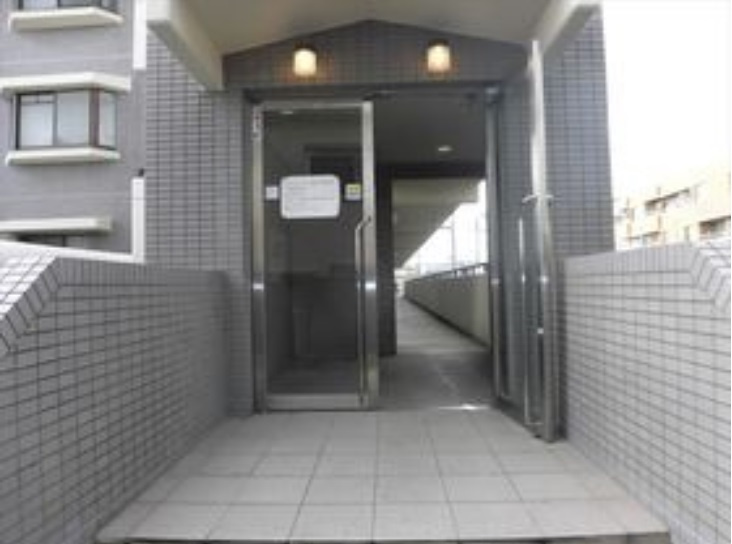 箕面市新稲７丁目の賃貸マンションのエントランス