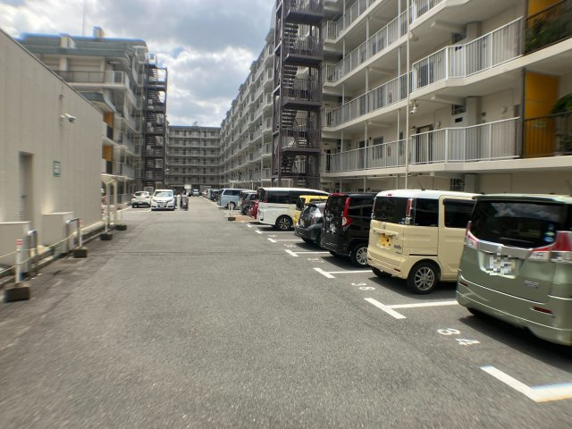 ＪＲ円町駅まで徒歩７分＆３沿線利用可能◇南向き◇３ＬＤＫ◇西ノ京スカイハイツＢ棟の駐車場|駐車場