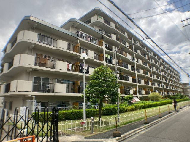 ＪＲ円町駅まで徒歩７分＆３沿線利用可能◇南向き◇３ＬＤＫ◇西ノ京スカイハイツＢ棟の外観|外観