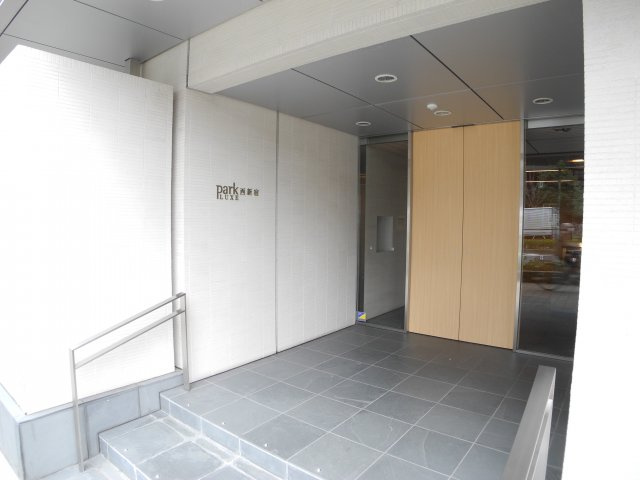 パークリュクス西新宿のエントランス
