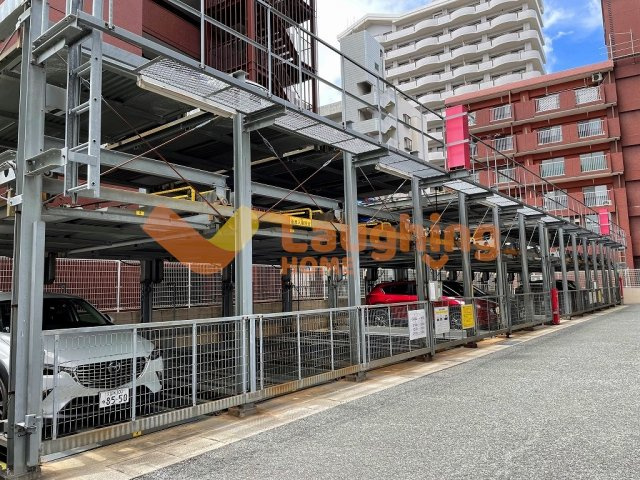 プレミアムステージ久留米中央公園の駐車場|車をお持ちの方に嬉しい駐車場付きの物件です