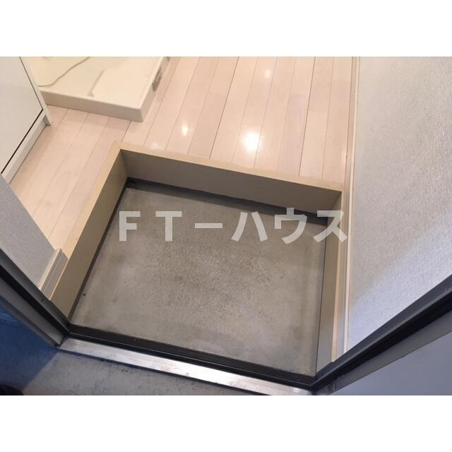 コンパートメントハウス検見川の玄関