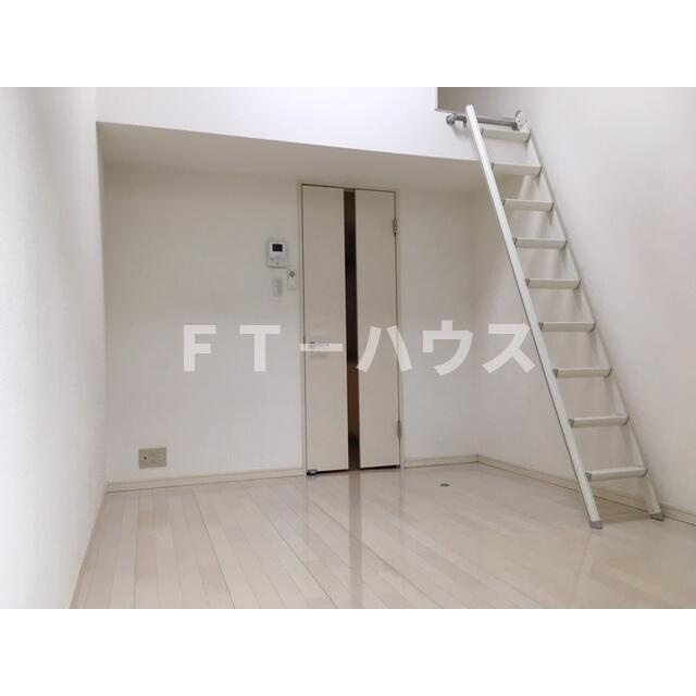 コンパートメントハウス検見川の居間・リビング