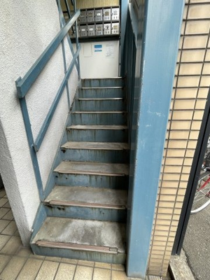 【その他共用部分】 | グランハイツ上新庄 | 共用部分の階段です