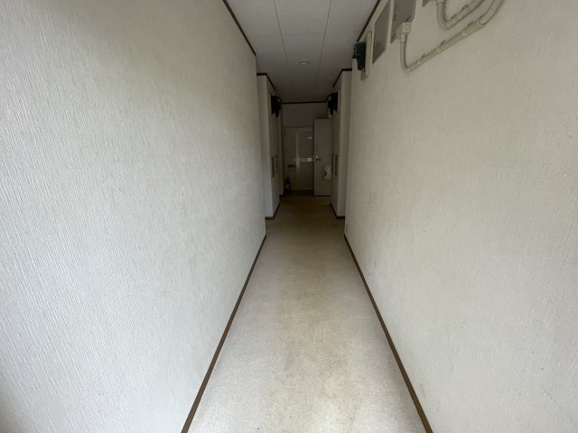 千葉市中央区亥鼻３丁目のアパートのロビー