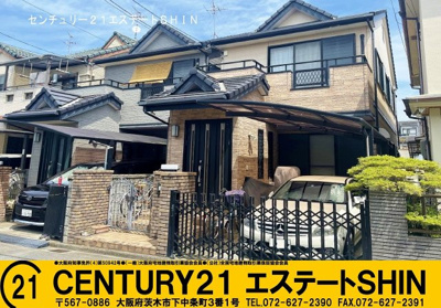 【外観】 | 高槻市東五百住町二丁目　中古戸建 | 幅員約6.2m公道に面しています