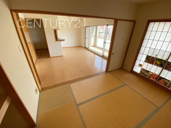 フォルテコート伊勢崎の和室|和室はLDKと続き間で開放感があります。
引き戸で簡単に仕切れますので状況に合わせた使い方ができます。