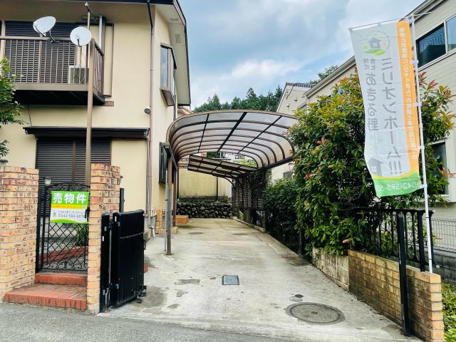 日の出町平井　中古戸建の駐車場